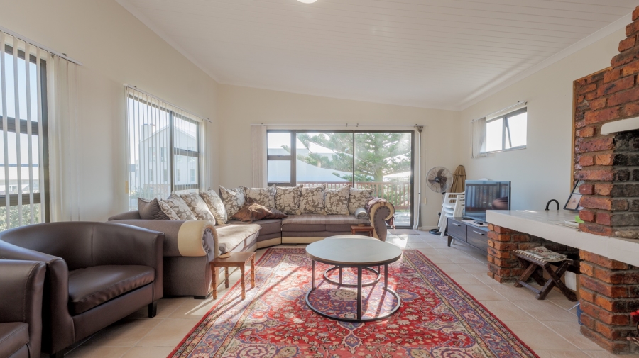 4 Bedroom Property for Sale in Struisbaai Western Cape